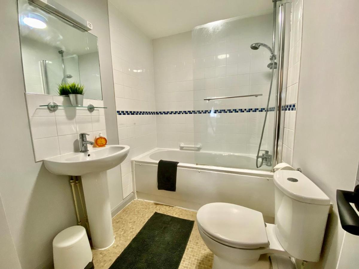 Beautiful Apartment - 5 Minute Walk To The Best Beach! - Great Location - Parking - Fast Wifi - Smart Tv - Newly Decorated - Sleeps Up To 4! Close To Bournemouth & Poole Town Centre Exteriér fotografie