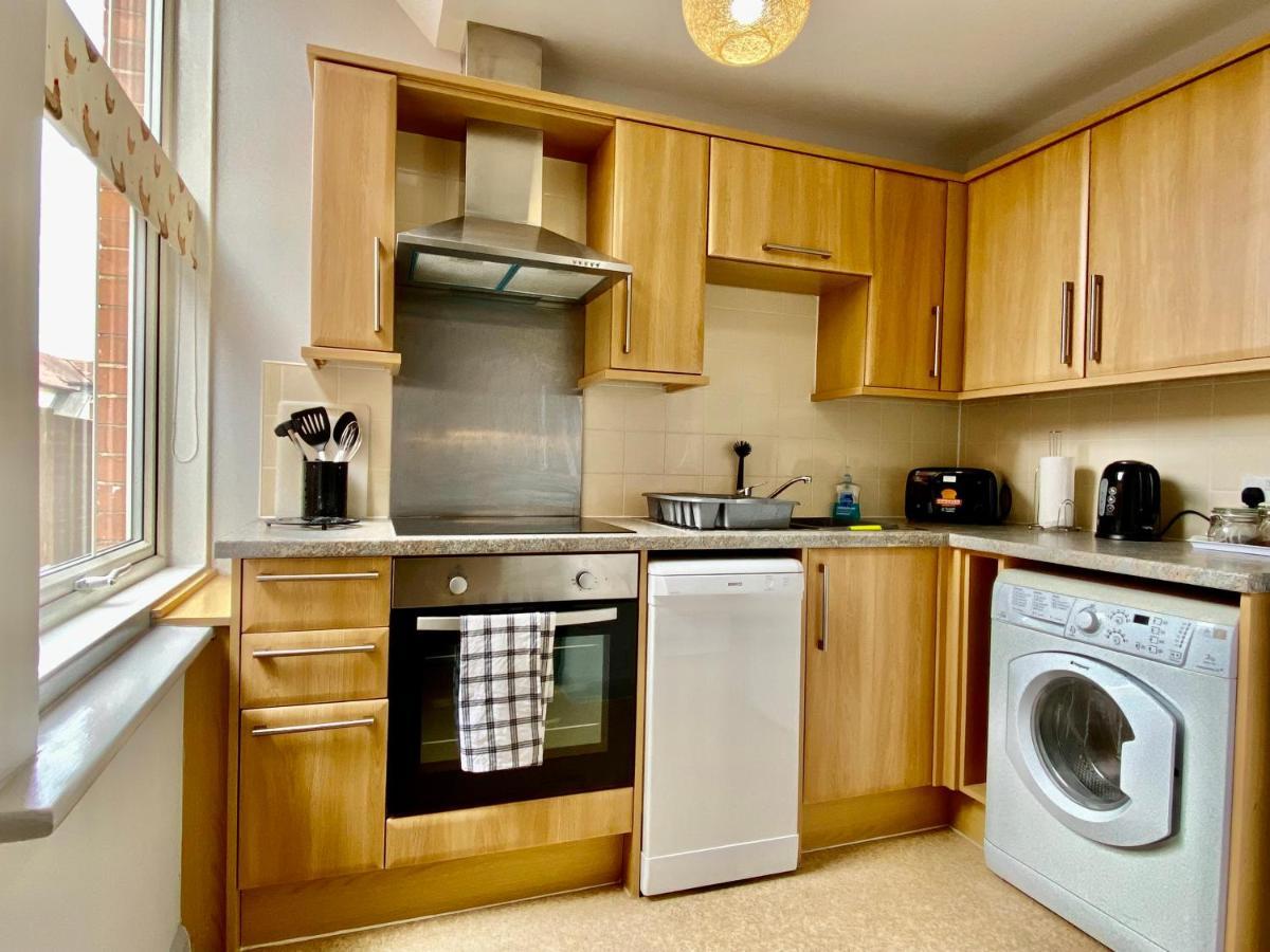 Beautiful Apartment - 5 Minute Walk To The Best Beach! - Great Location - Parking - Fast Wifi - Smart Tv - Newly Decorated - Sleeps Up To 4! Close To Bournemouth & Poole Town Centre Exteriér fotografie