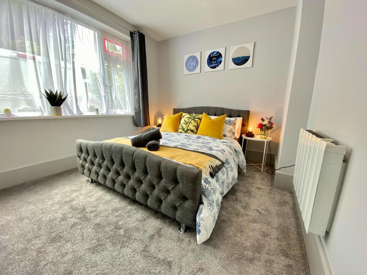 Beautiful Apartment - 5 Minute Walk To The Best Beach! - Great Location - Parking - Fast Wifi - Smart Tv - Newly Decorated - Sleeps Up To 4! Close To Bournemouth & Poole Town Centre Exteriér fotografie
